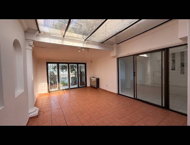 3 BEDROOM TOWNHOUSE FOR SALE IN ESSENWOOD